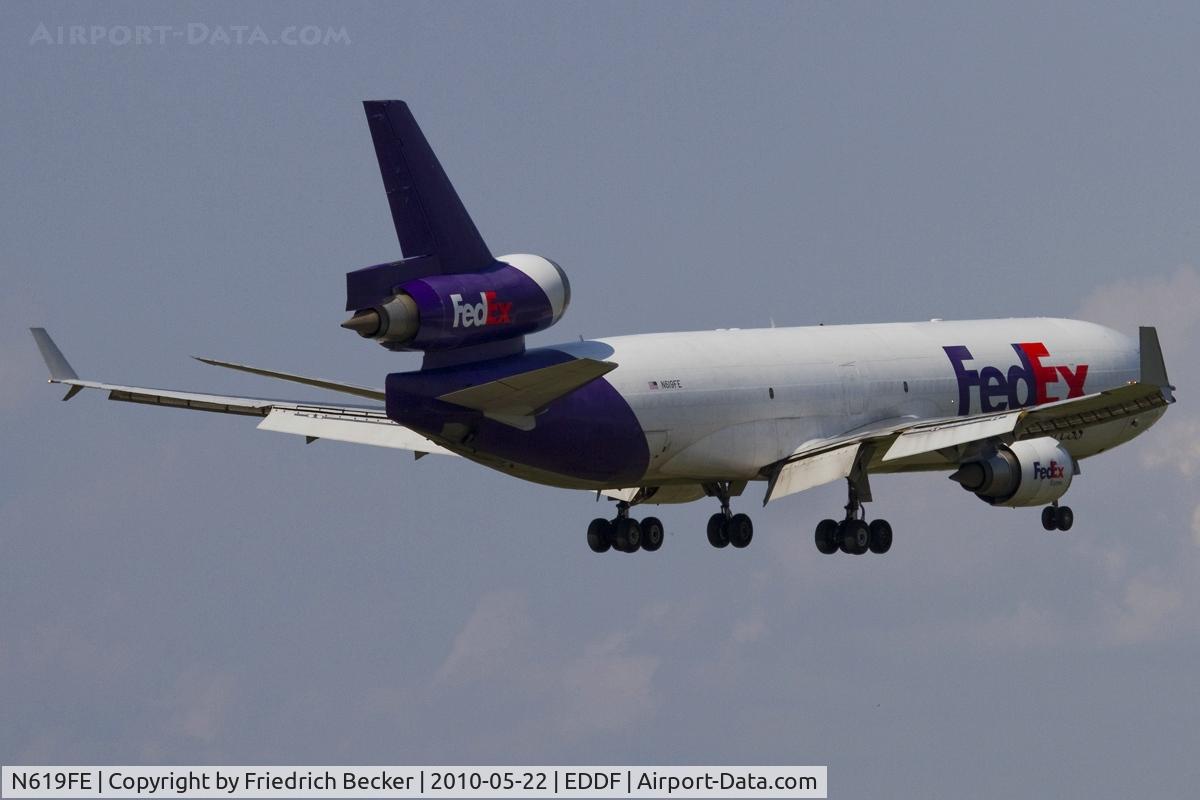 N619FE, 1996 McDonnell Douglas MD-11F C/N 48770, on final RW07R