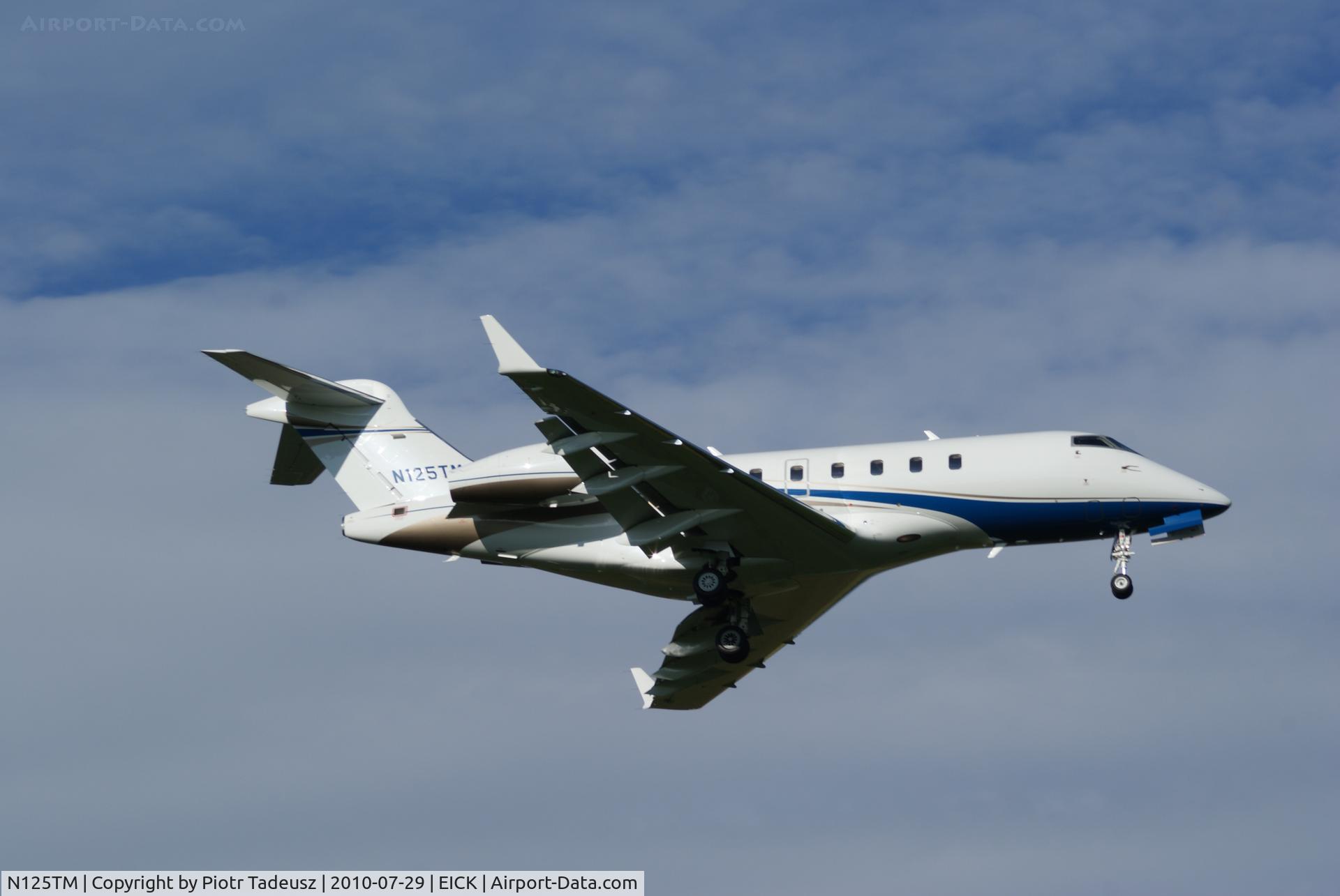 N125TM, 2006 Bombardier Challenger 300 (BD-100-1A10) C/N 20104, landing