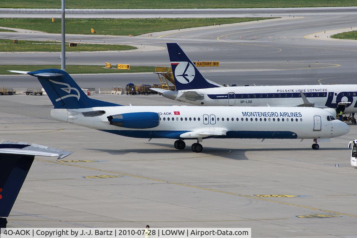 4O-AOK, 1989 Fokker 100 (F-28-0100) C/N 11272, DSLR-A230 (55-200 mm); www.haj-spotter.de.tf