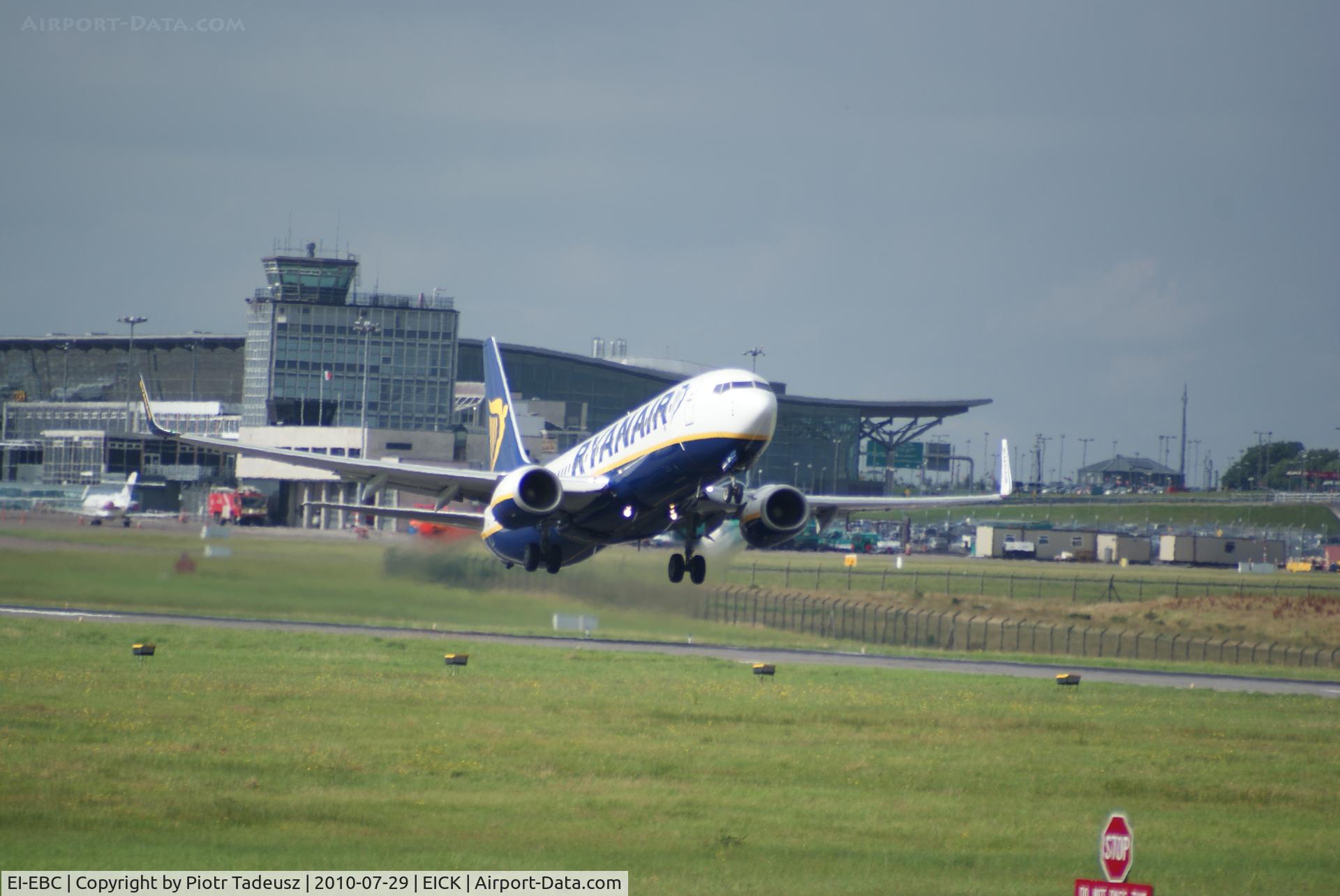 EI-EBC, 2009 Boeing 737-8AS C/N 37520, Take off