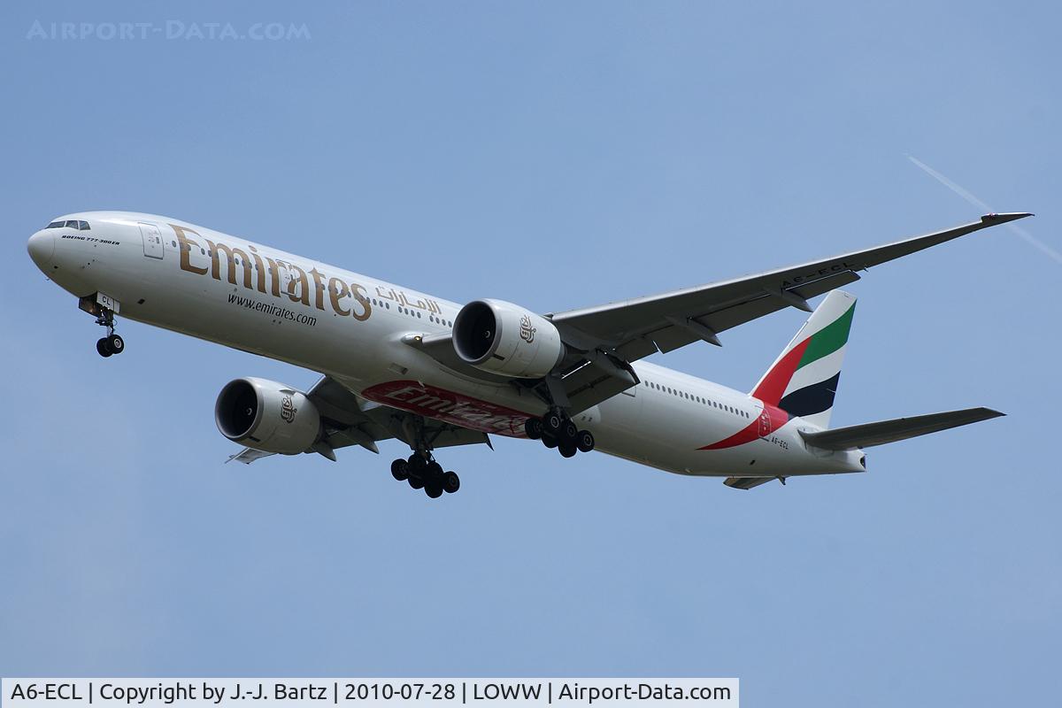 A6-ECL, 2008 Boeing 777-36N/ER C/N 37704, DSLR-A230 (55-200 mm); www.haj-spotter.de.tf