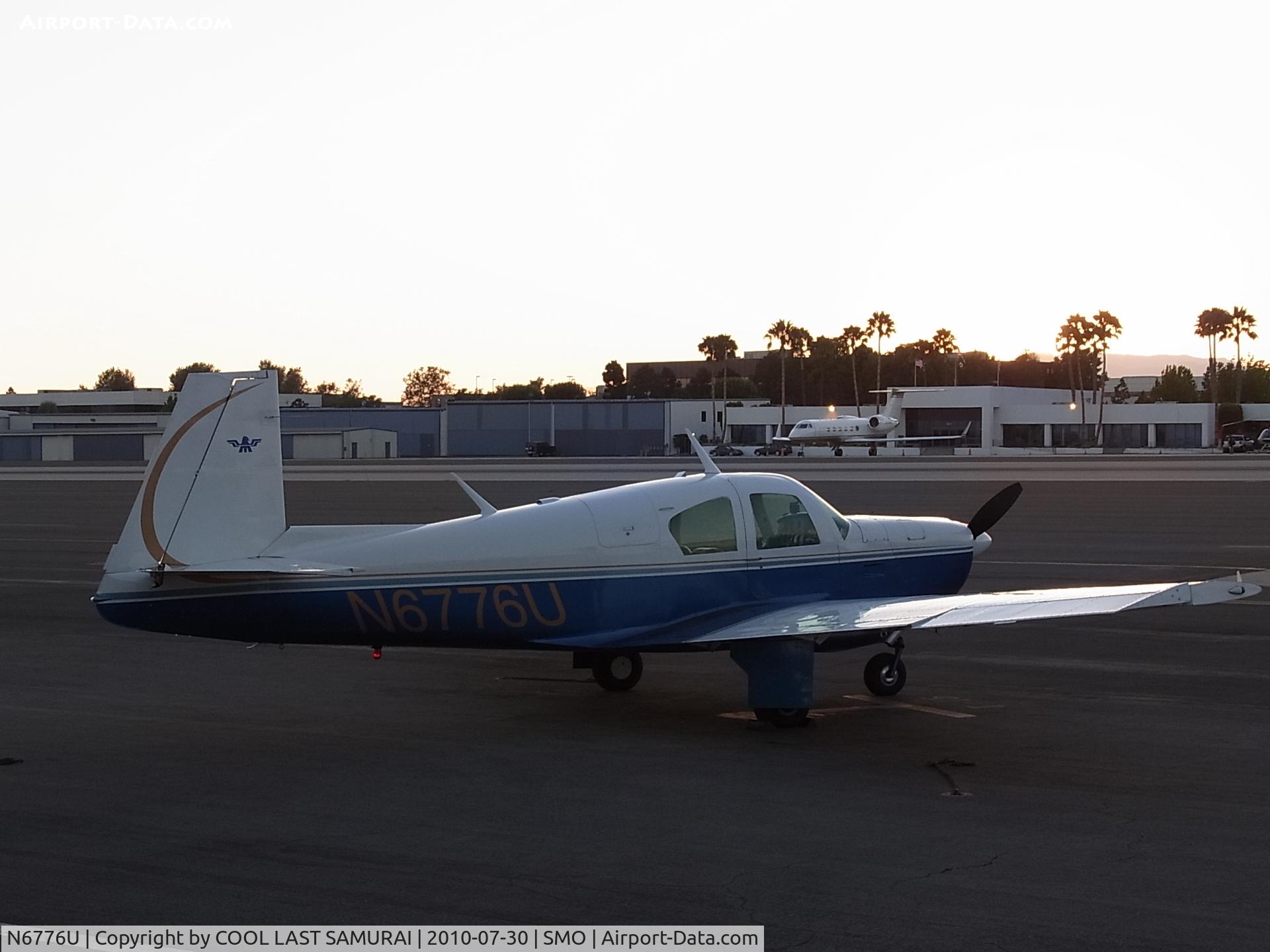 N6776U, 1963 Mooney M20C Ranger C/N 2498, Mooney 76U at SMO Typhoon Cafe parking.