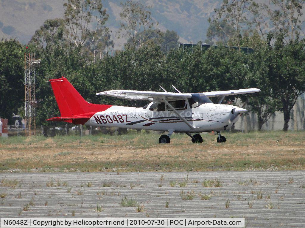 N6048Z, 2006 Cessna 172S C/N 172S10217, Taxiing to runway 26L