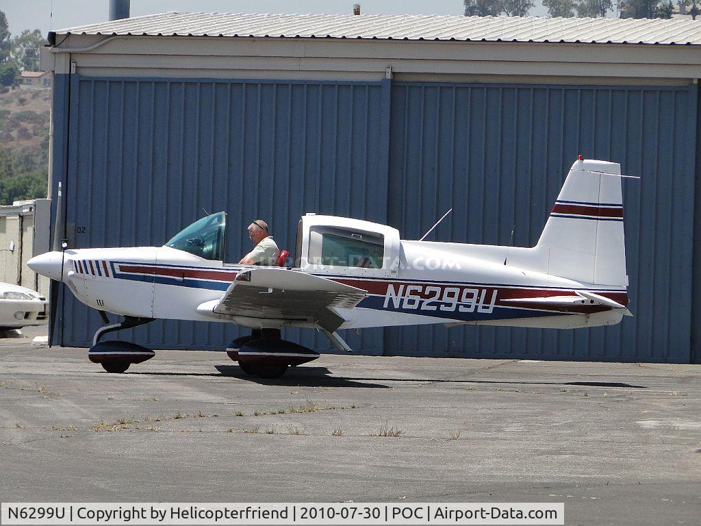 N6299U, 1975 Grumman American AA-5 Traveler C/N AA5-0782, Pre-flight check before taxiing to runway 26L for take off