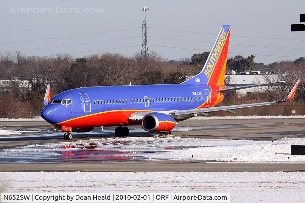 N652SW, 1997 Boeing 737-3H4 C/N 27722, Southwest Airlines N652SW (FLT SWA439) from Nashville Int'l (KBNA) exiting RWY 5 at Taxiway Echo.
