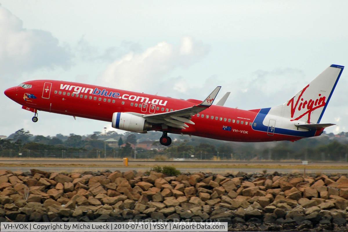 VH-VOK, 2003 Boeing 737-8FE C/N 33758, At Sydney