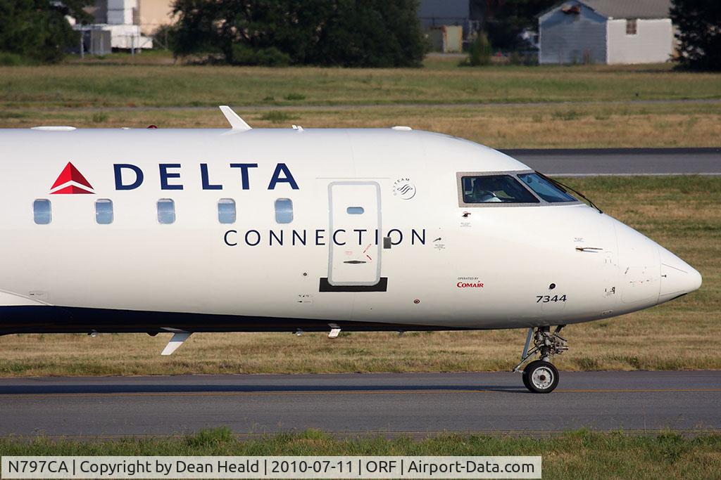 N797CA, 1999 Bombardier CRJ-100ER (CL-600-2B19) C/N 7344, Delta Connection (Comair) N797CA (FLT COM707) from New York La Guardia Int'l (KLGA) taxiing to the gate. Ultimately, the passengers had to endure a nearly 30-minute delay before arriving at the gate to de-plane.