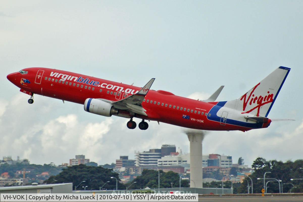 VH-VOK, 2003 Boeing 737-8FE C/N 33758, At Sydney