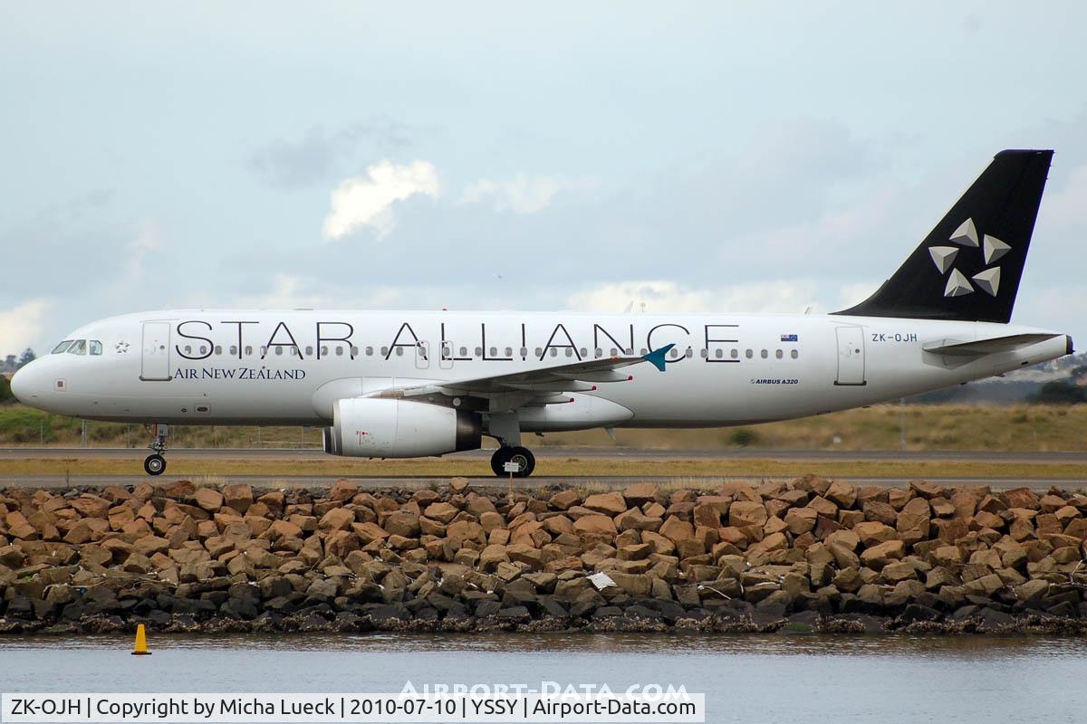 ZK-OJH, 2004 Airbus A320-232 C/N 2257, At Sydney