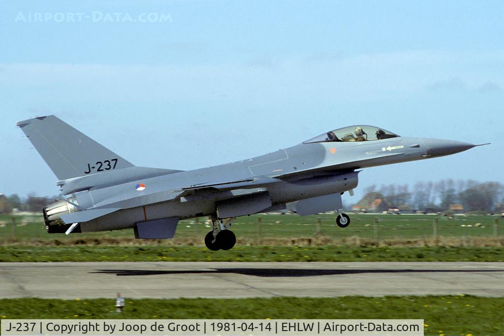J-237, 1980 Fokker F-16A Fighting Falcon C/N 6D-26, This F-16 was deliverd late 1980 to the Dutch air force and was written off on June the 3rd 1981. Therefore it is one of the least photographed F-16's.