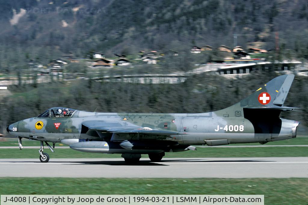 J-4008, Hawker Hunter F.58 C/N 41H-679901, FlSt 20 badge.