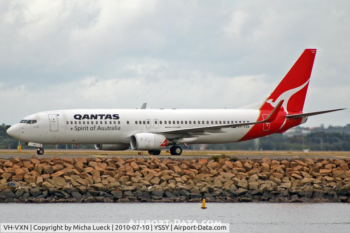 VH-VXN, 2002 Boeing 737-838 C/N 33484, At Sydney