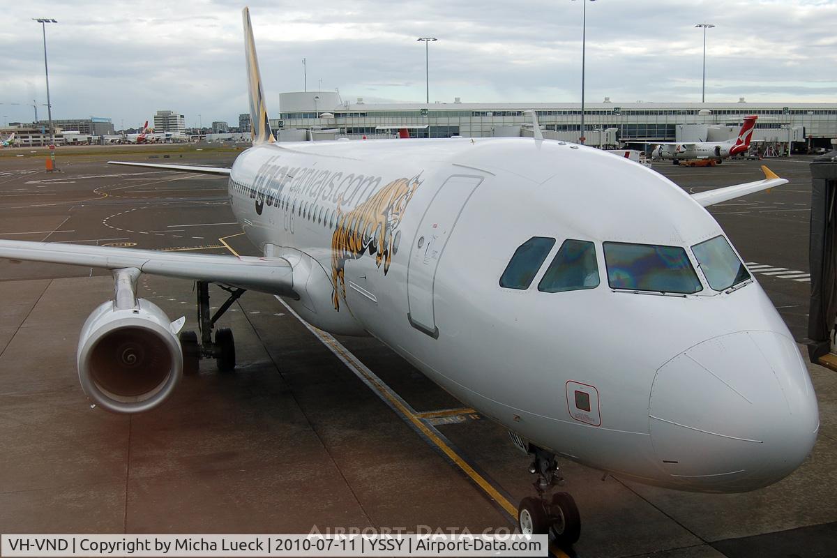 VH-VND, 2007 Airbus A320-232 C/N 3296, At Sydney