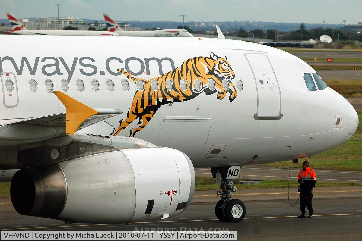 VH-VND, 2007 Airbus A320-232 C/N 3296, At Sydney