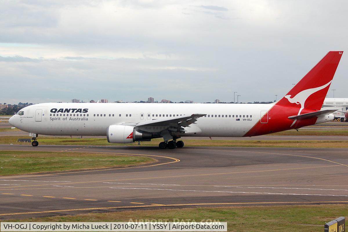 VH-OGJ, 1991 Boeing 767-338/ER C/N 25274, At Sydney