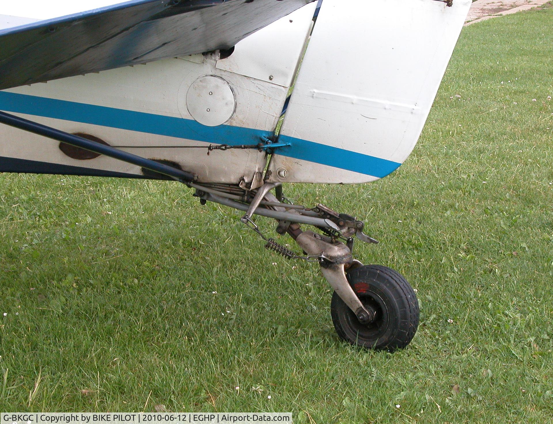 G-BKGC, 1982 Maule M-6-235 Super Rocket C/N 7413C, GLIDER TOWING ATTACHMENT