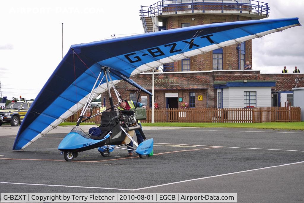 G-BZXT, 2001 Mainair Blade 912 C/N 1286-0501-7-W1081, Pre-flight checks for 2001 Mainair Sports Ltd MAINAIR BLADE 912, c/n: 1286-0501-7-W1081