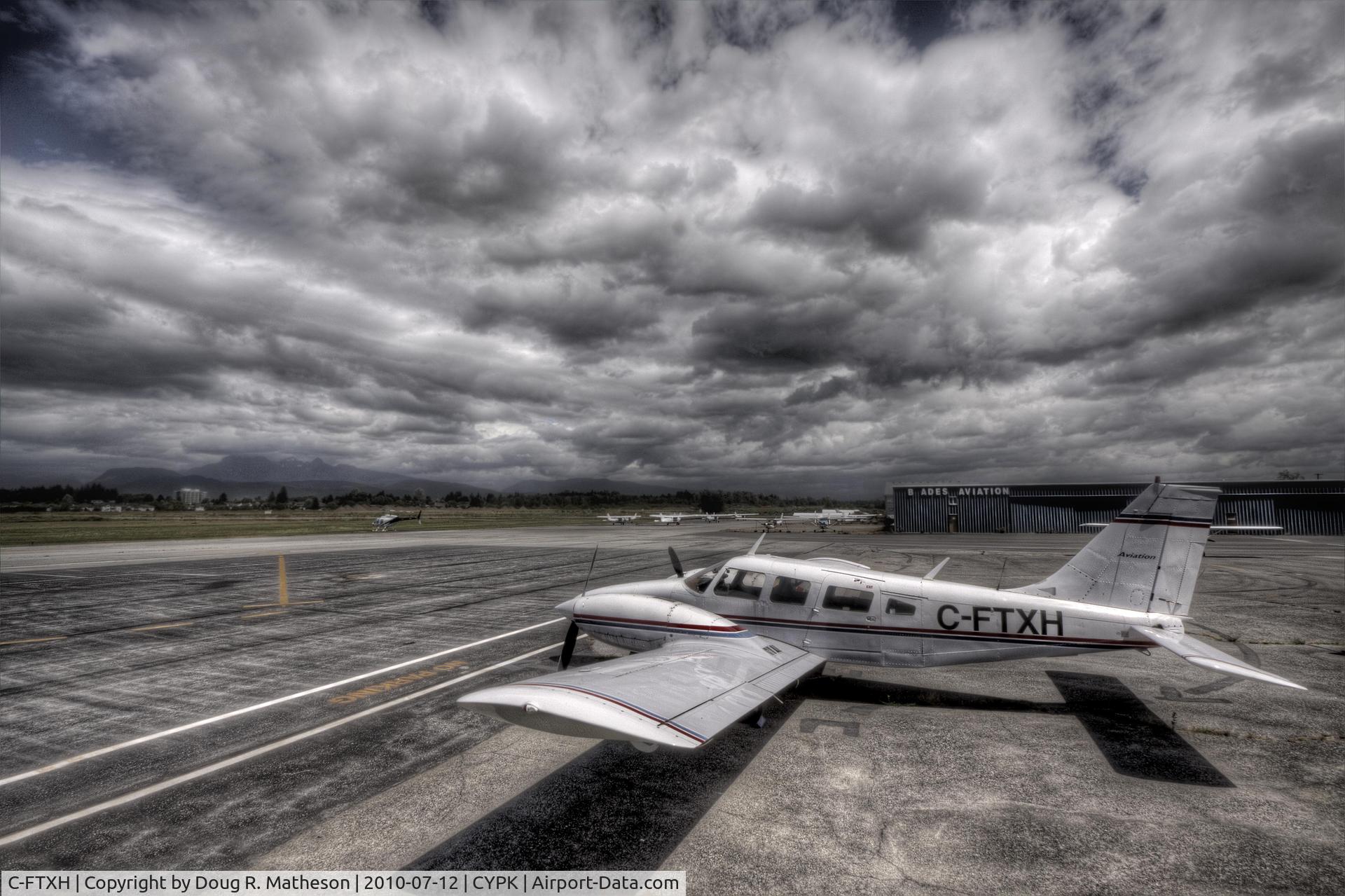 C-FTXH, 1978 Piper PA-34-200T C/N 34-7870185, HDR image made from three exposures