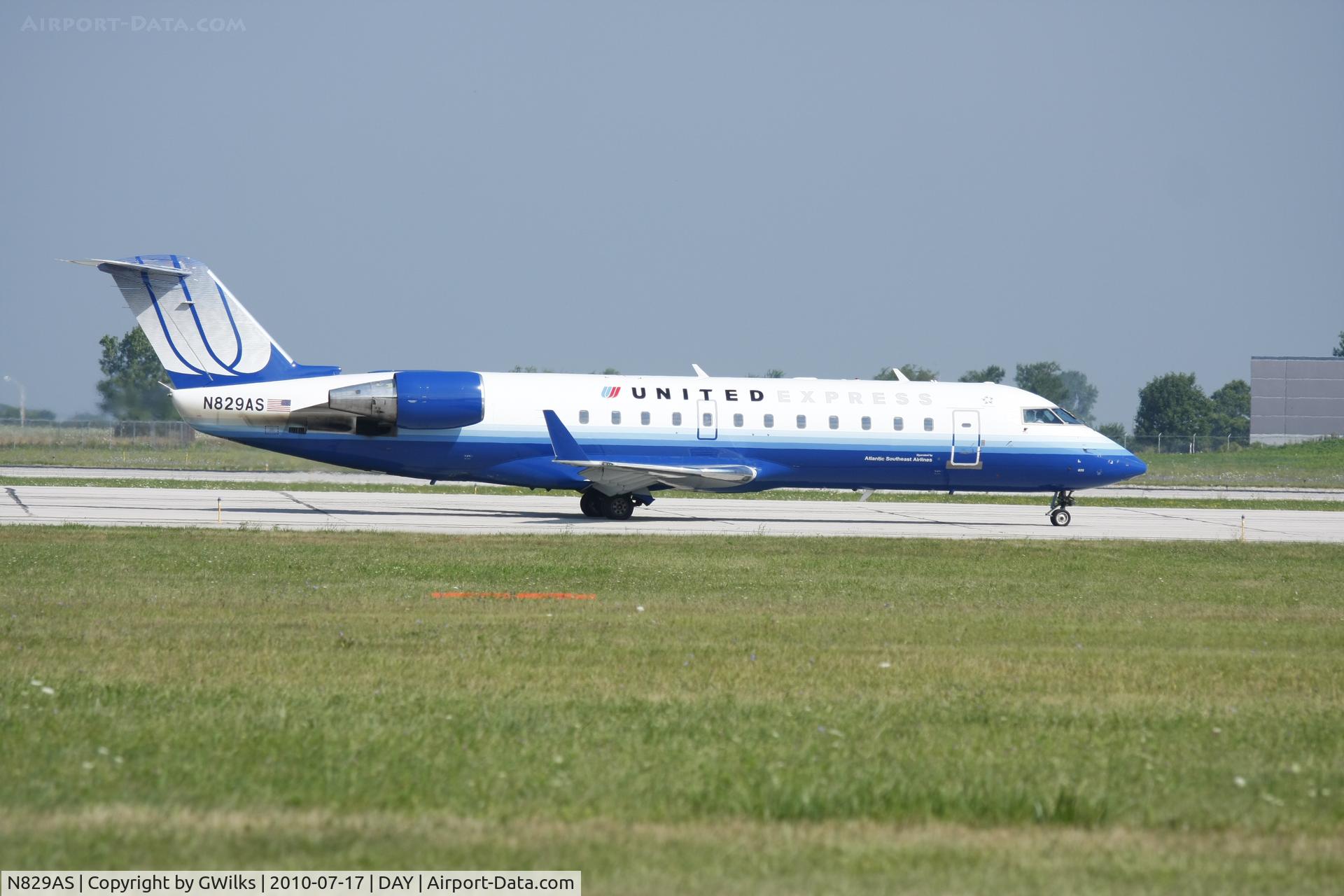 N829AS, 1998 Canadair CRJ-200ER (CL-600-2B19) C/N 7232, United Express, seen during the Dayton International Airshow