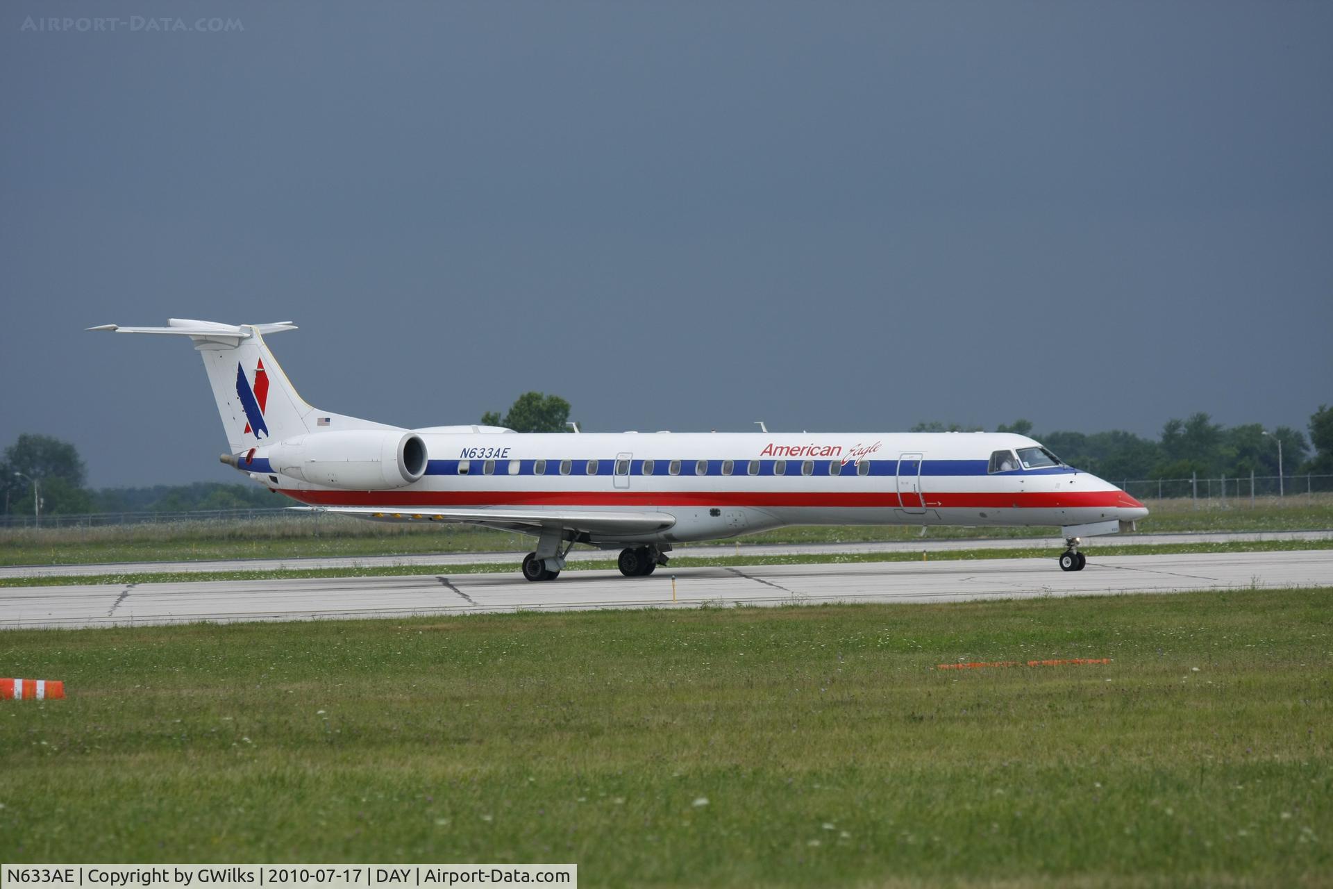 N633AE, 1999 Embraer ERJ-145LR (EMB-145LR) C/N 145148, American Eagle, seen at Dayton International Airshow