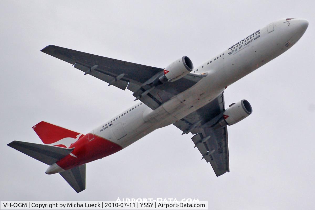 VH-OGM, 1992 Boeing 767-338 C/N 25575, At Sydney
