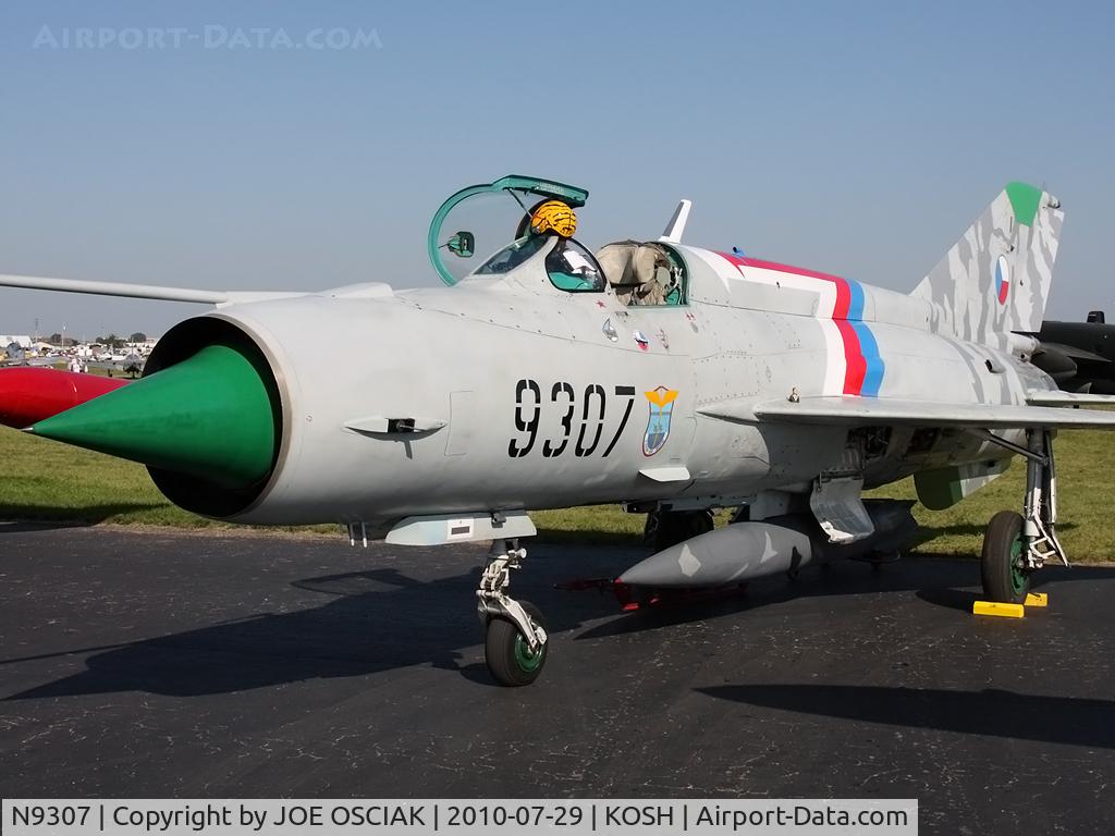 N9307, 1975 Mikoyan-Gurevich MiG-21MF C/N 96004307, @KOSH