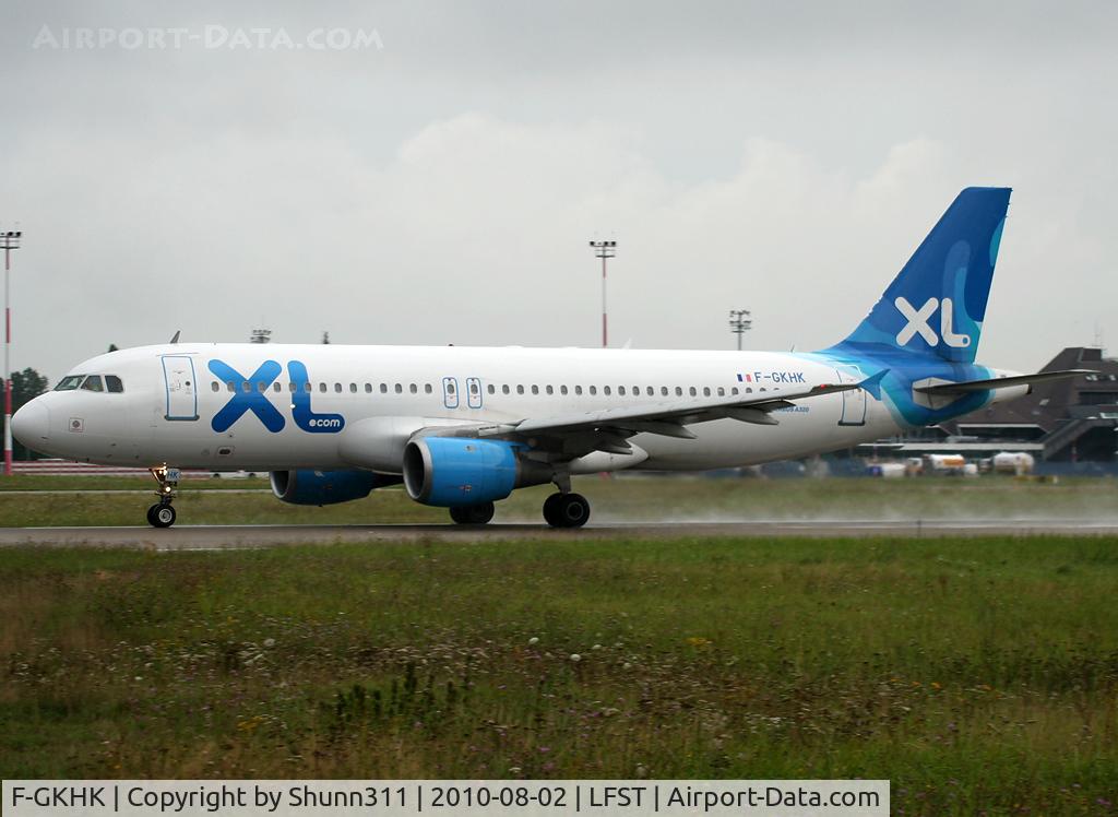 F-GKHK, 1992 Airbus A320-212 C/N 343, Taking off rwy 23