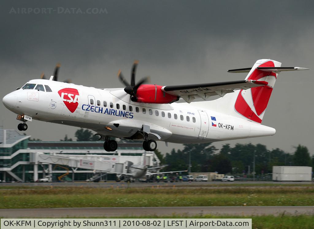 OK-KFM, 2005 ATR 42-500 C/N 635, Taking off rwy 23