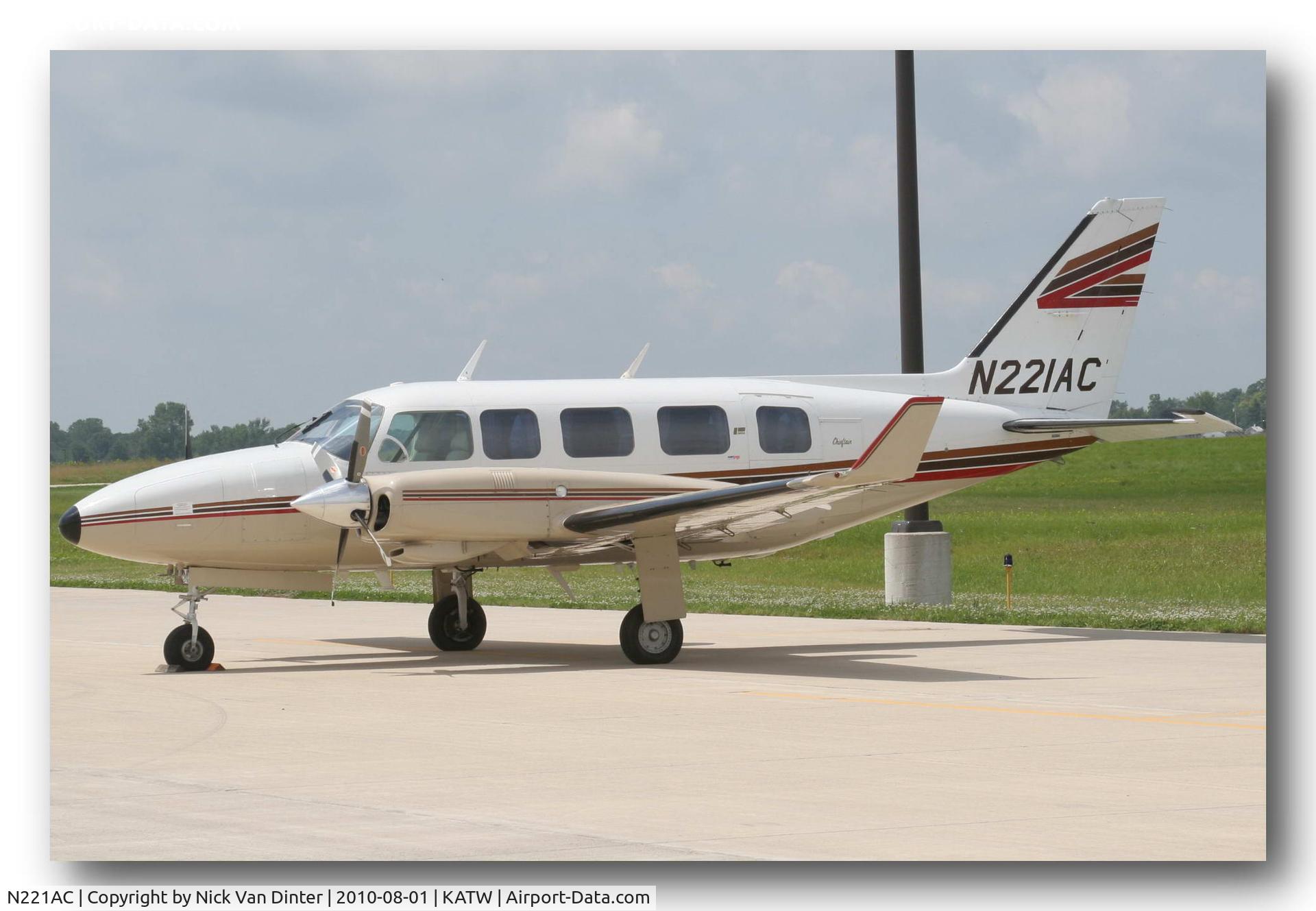 N221AC, 1980 Piper PA-31-350 Chieftain C/N 31-8152045, Sure KATW is nice ... I still want to go to Oshkosh!