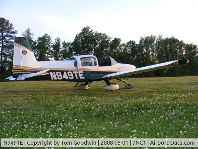 N949TE, 2003 Tiger Aircraft Llc AG-5B C/N 10228, Green on Green, Waiting on the fuel line