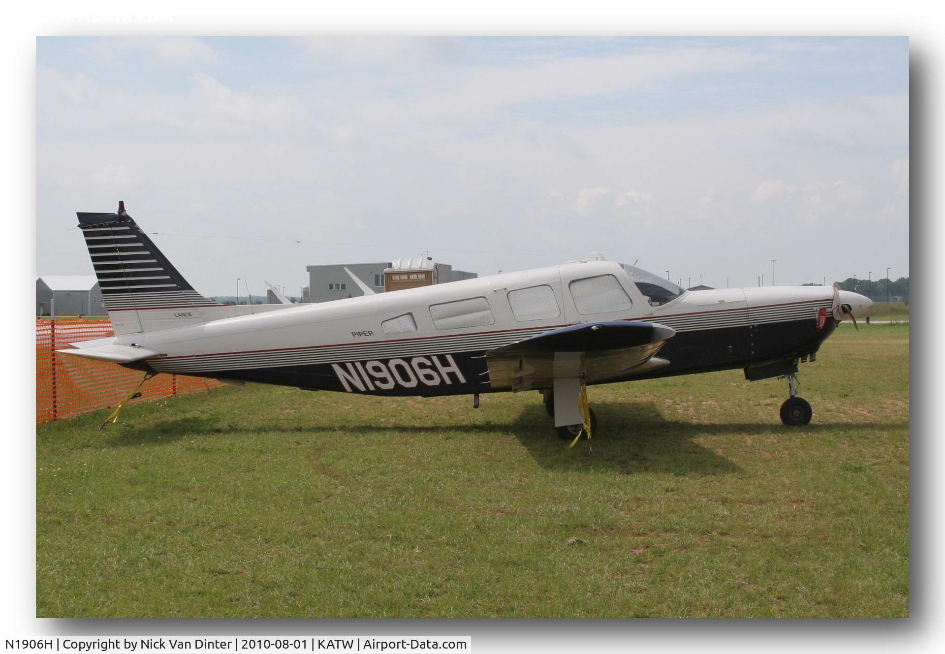 N1906H, 1977 Piper PA-32R-300 Cherokee Lance C/N 32R-7780199, Sure KATW is nice ... I still want to go to Oshkosh!