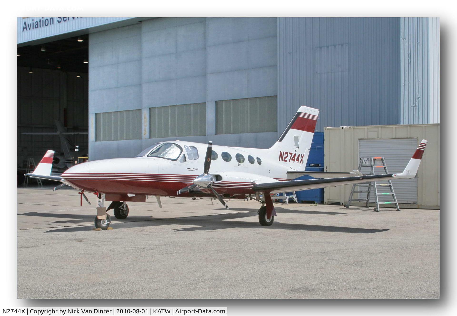 N2744X, 1982 Cessna 414A Chancellor C/N 414A0812, Sure KATW is nice ... I still want to go to Oshkosh!