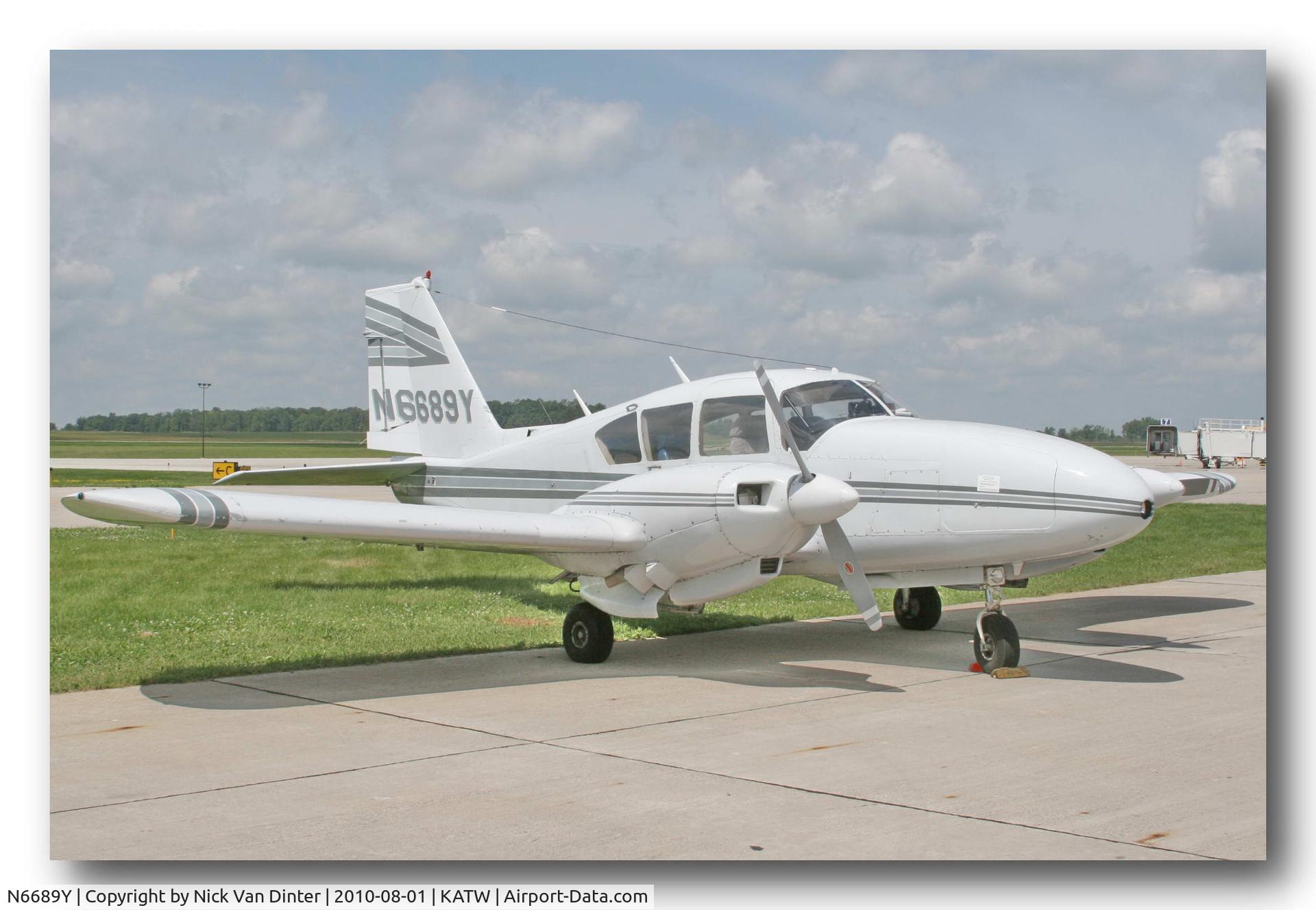 N6689Y, 1968 Piper PA-23-250 C/N 27-4012, Sure KATW is nice ... I still want to go to Oshkosh!