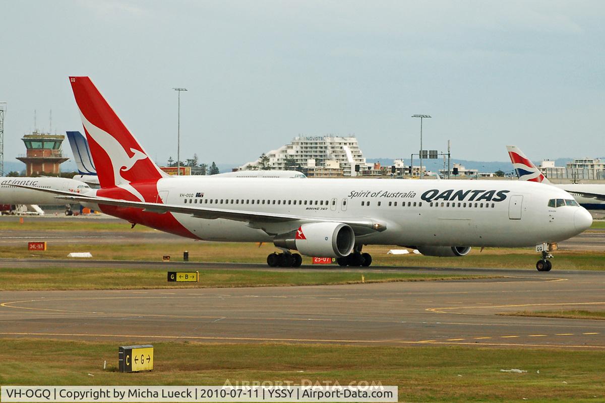VH-OGQ, 1996 Boeing 767-338 C/N 28154, At Sydney