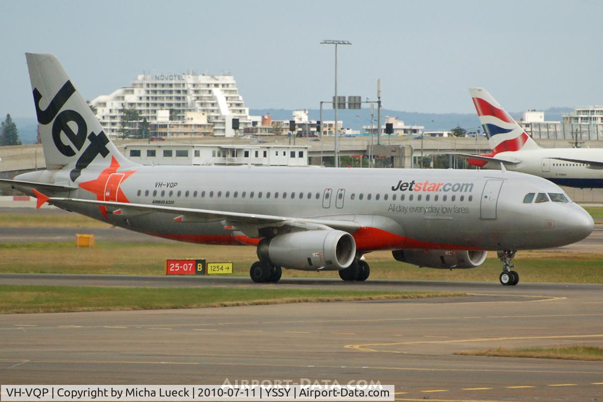 VH-VQP, 2000 Airbus A320-232 C/N 2573, At Sydney