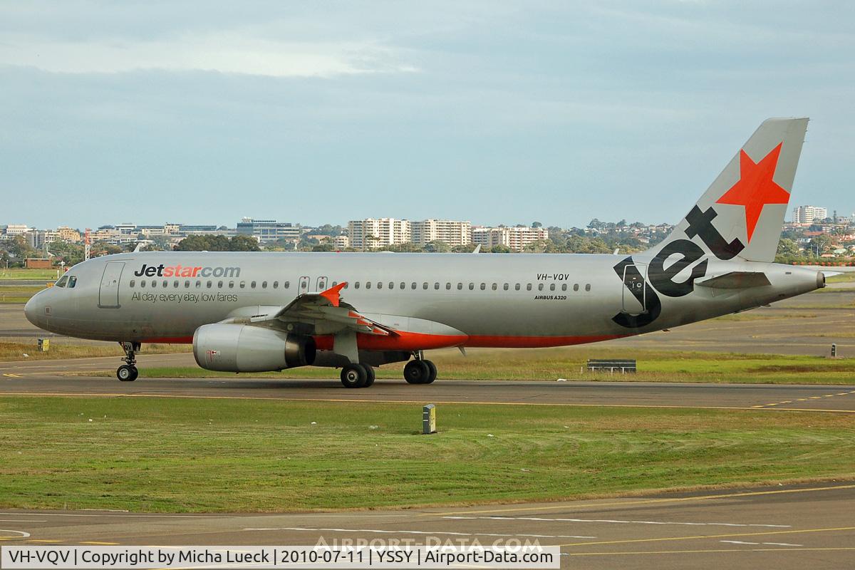 VH-VQV, 2004 Airbus A320-232 C/N 2338, At Sydney