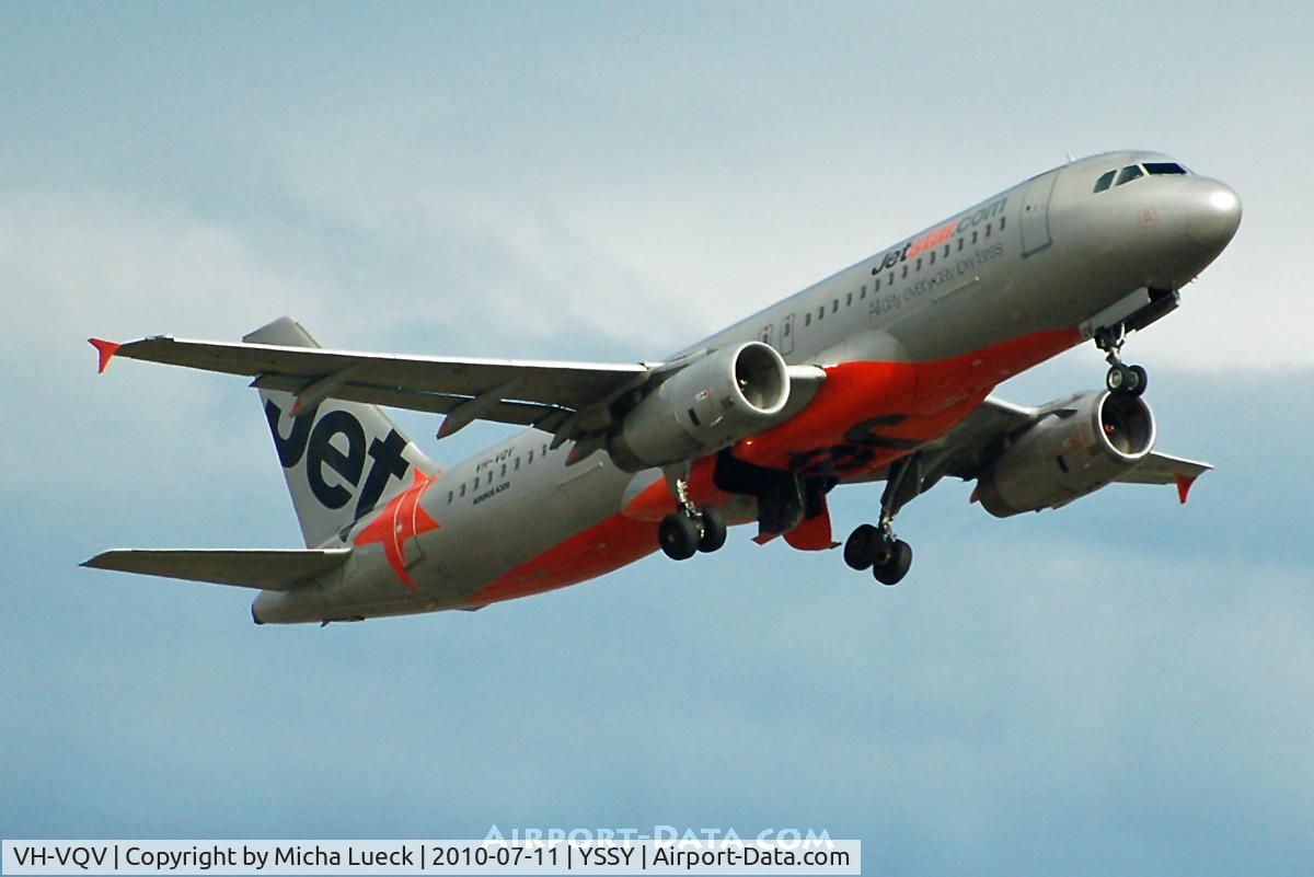 VH-VQV, 2004 Airbus A320-232 C/N 2338, At Sydney