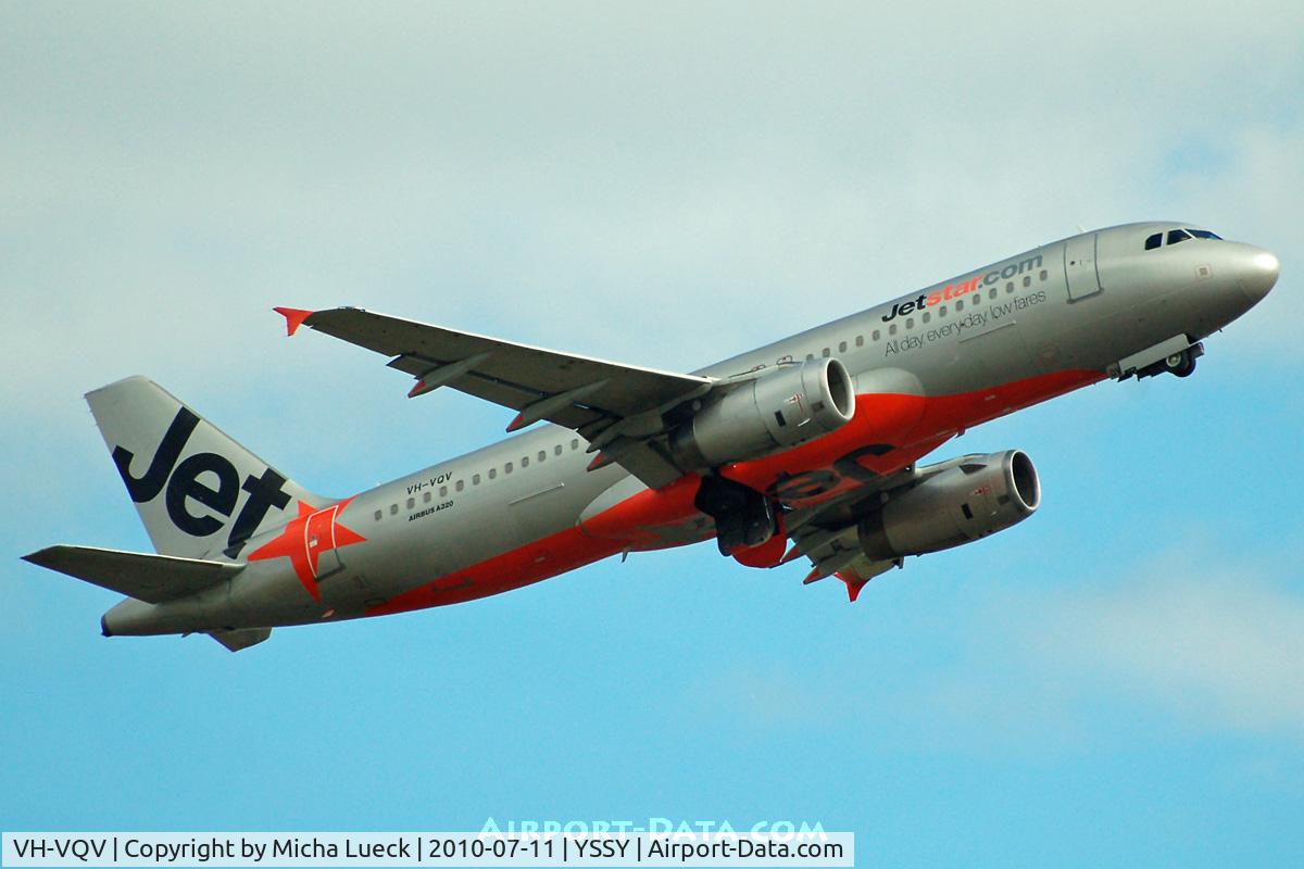 VH-VQV, 2004 Airbus A320-232 C/N 2338, At Sydney