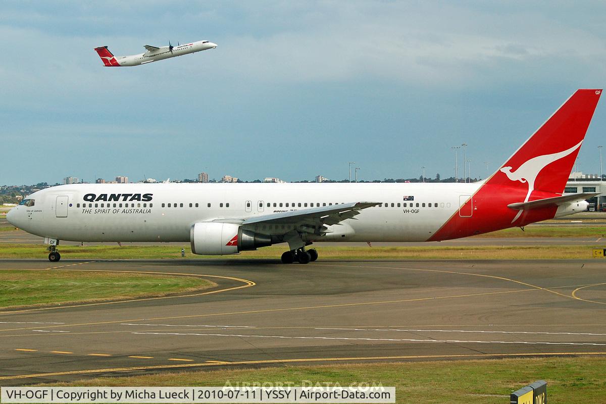 VH-OGF, 1990 Boeing 767-338 C/N 24853, At Sydney
