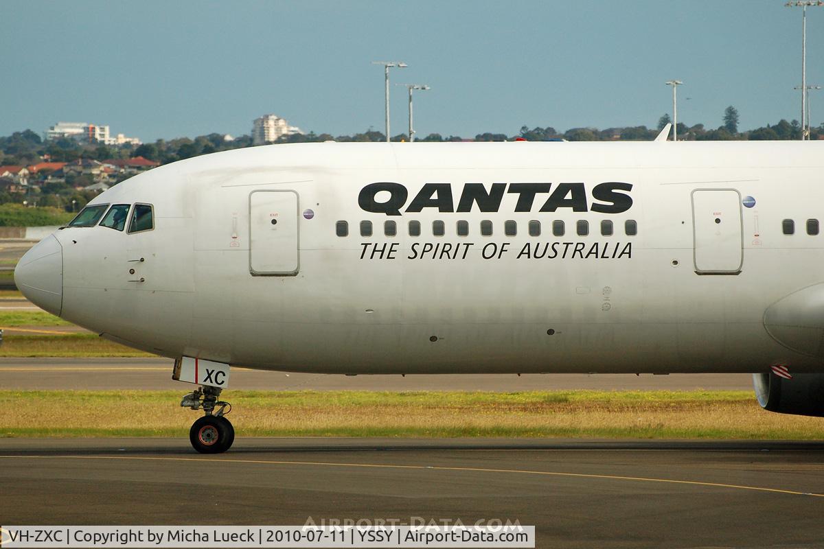 VH-ZXC, 1990 Boeing 767-336 C/N 24339, At Sydney