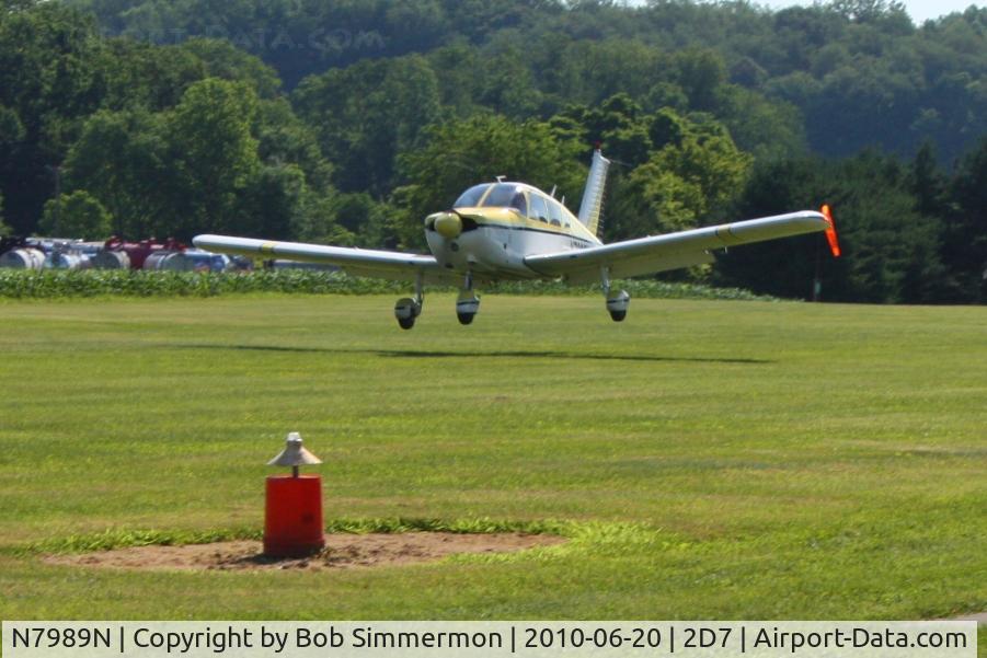 N7989N, 1969 Piper PA-28-180 Cherokee C/N 28-5416, Arriving at Beach City, Ohio during the Father's Day fly-in.