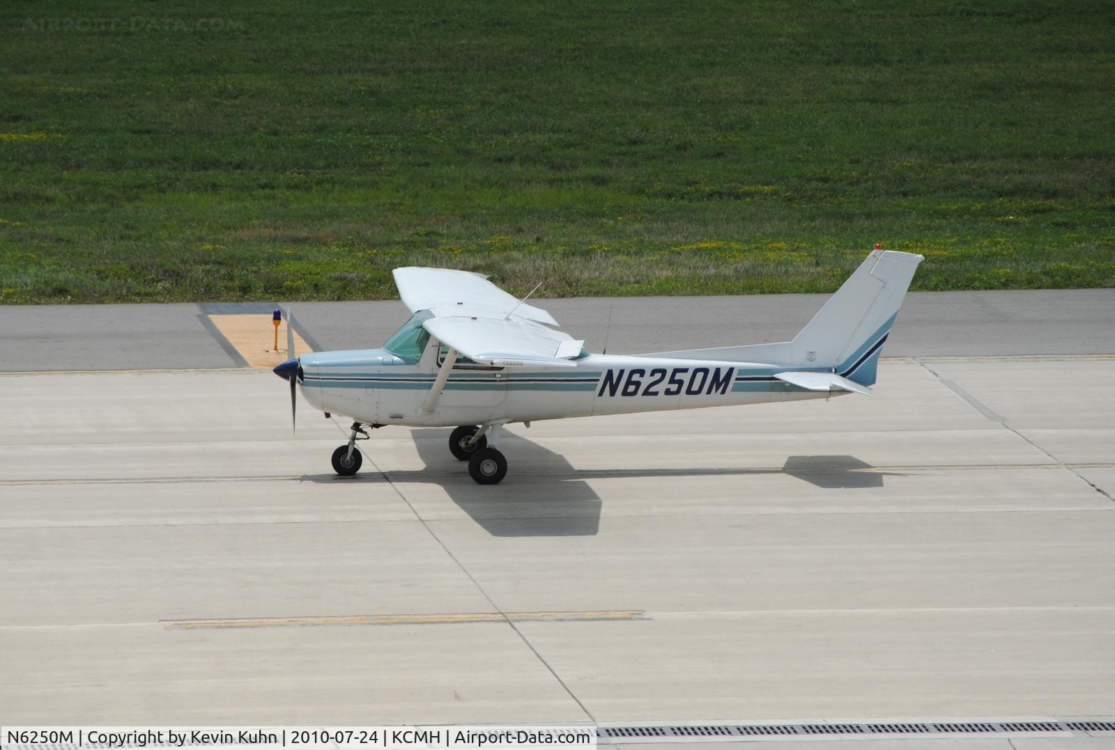 N6250M, 1980 Cessna 152 C/N 15284646, This little 152 gets flown quite a bit; I seem to see it almost every time I go to KCMH.