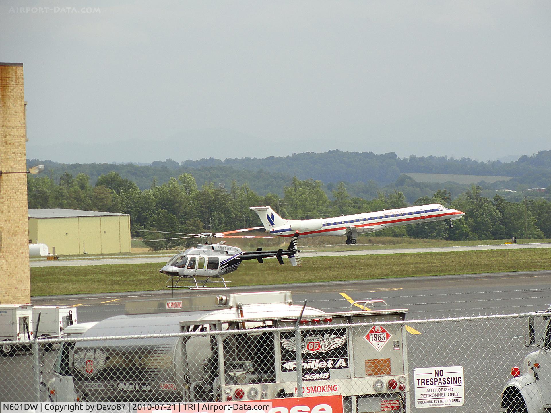 N601DW, 1998 Embraer ERJ-145LR (EMB-145LR) C/N 145046, American Eagle Embraer ERJ-145 comes in for a landing at Tri-Cities Airport on July 21, 2010.