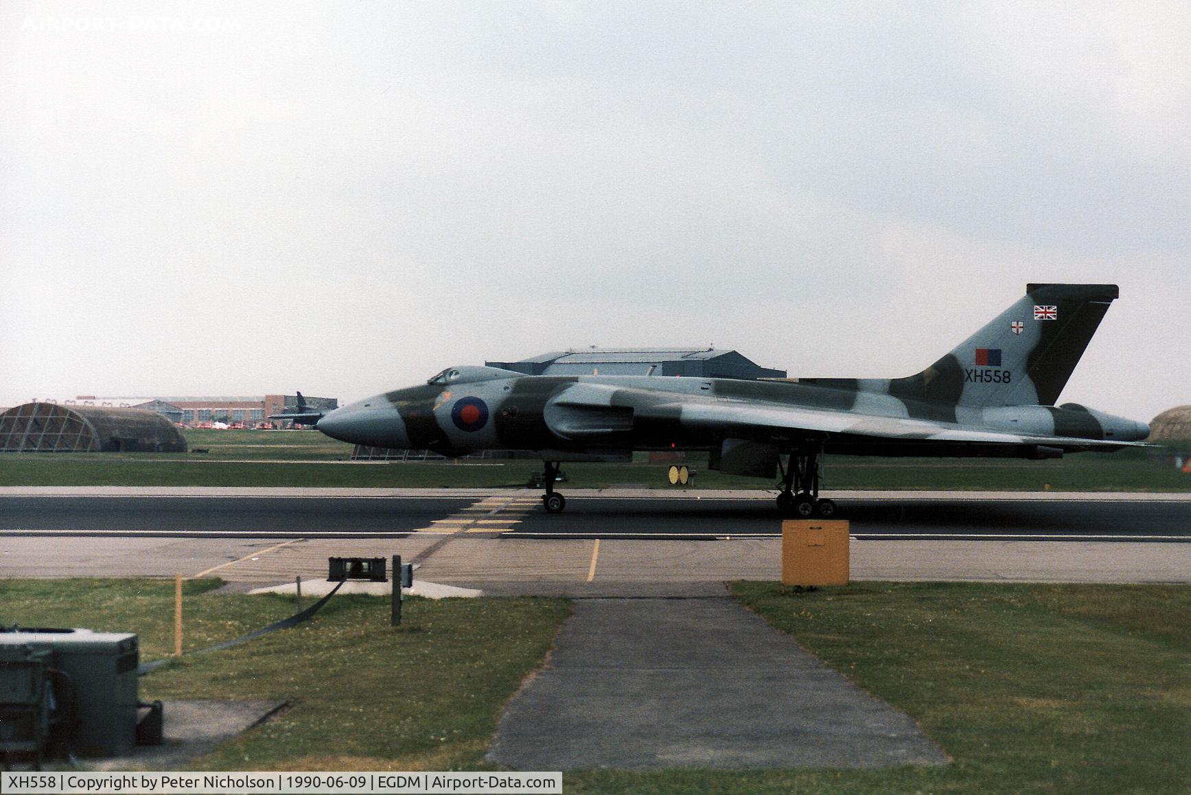 XH558, 1960 Avro Vulcan B.2 C/N Set 12, Vulcan B.2 of the Vulcan Display Team lined up for take-off at the 1990 Boscombe Down Battle of Britain 50th Anniversary Airshow.