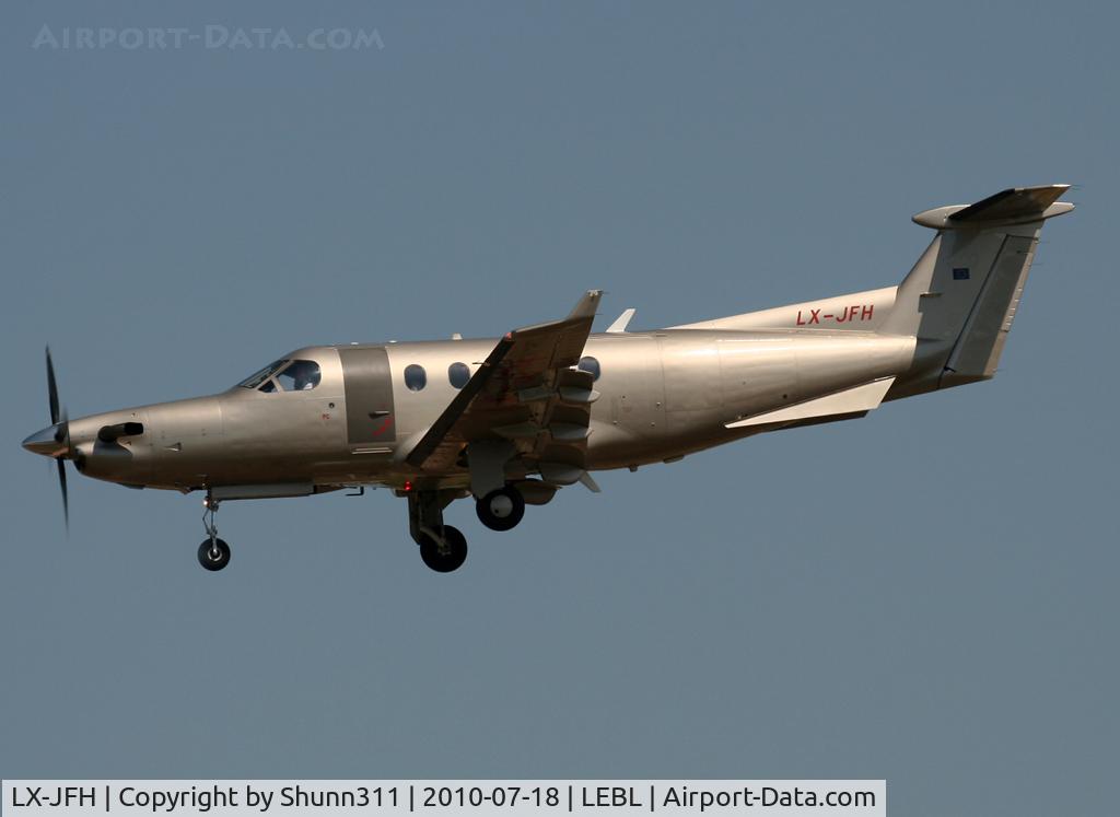 LX-JFH, 2003 Pilatus PC-12/45 C/N 522, Landing rwy 25R