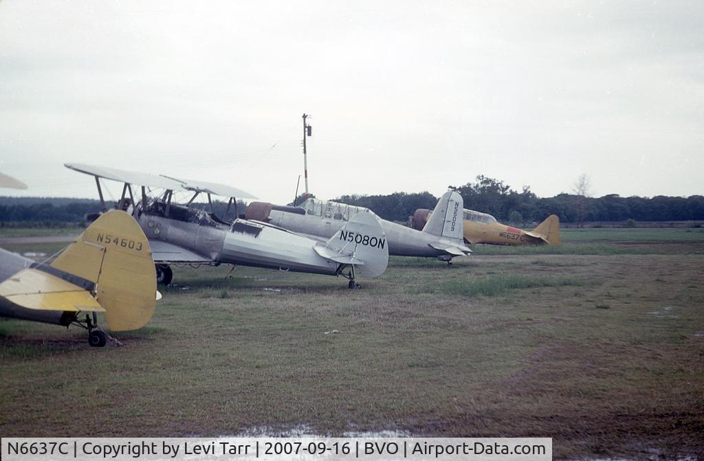 N6637C, North American AT-6B Texan C/N 91072, Last plane in the row of planes in picture.  Previous owner was Louis F. Heckelsberg.