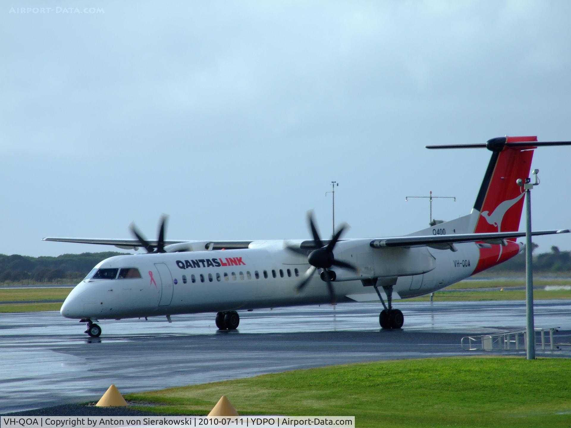VH-QOA, 2005 De Havilland Canada DHC-8-402 Dash 8 C/N 4112, VH-QOA @ YDPO 13:15 EAT Qantaslink Dash 8-Q400