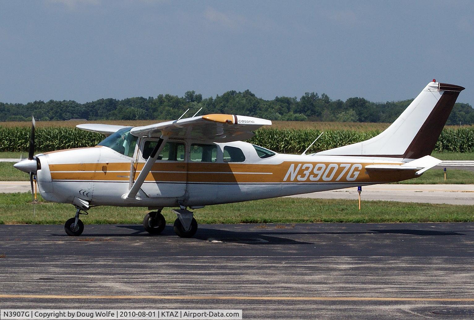 N3907G, 1967 Cessna U206B Super Skywagon C/N U206-0907, Taylorville Municipal Airport in Taylorville, Illinois.  Plane owned by the Mid-America Sport Parachute Club.