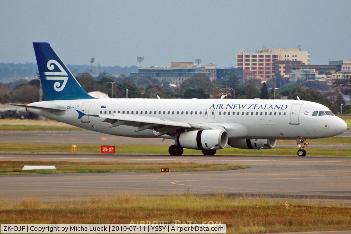 ZK-OJF, 2003 Airbus A320-232 C/N 2153, At Sydney
