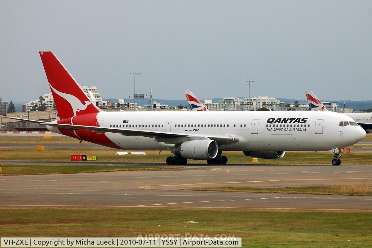 VH-ZXE, 1991 Boeing 767-336 C/N 24343, At Sydney